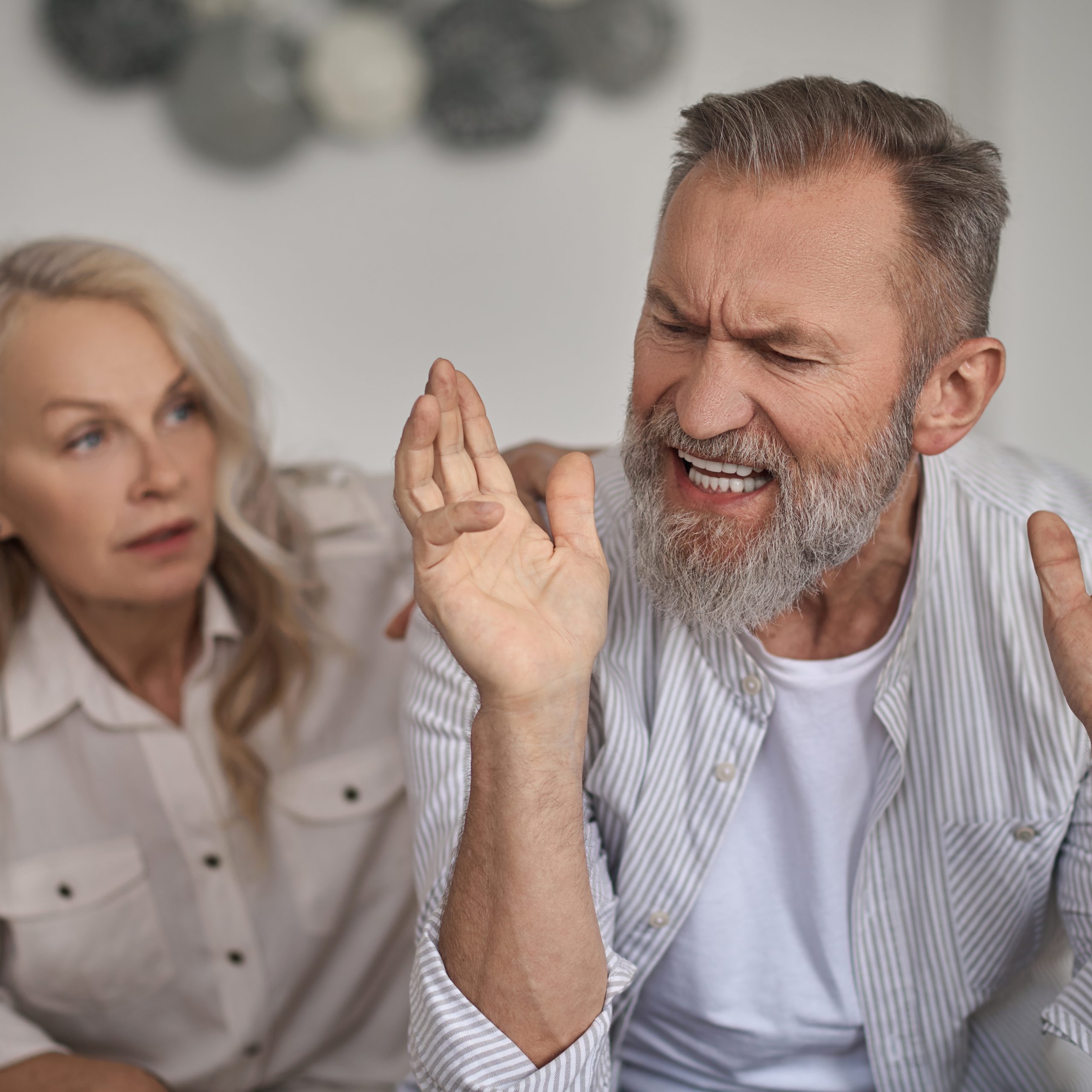 למה כל ויכוח קטן מרגיש לפעמים כמו איום על הקשר